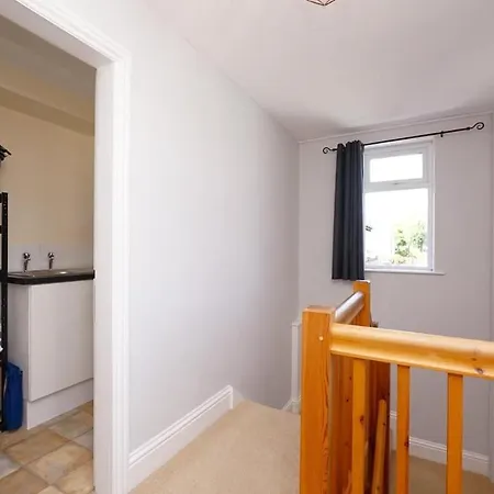 2 Bed Flat In
